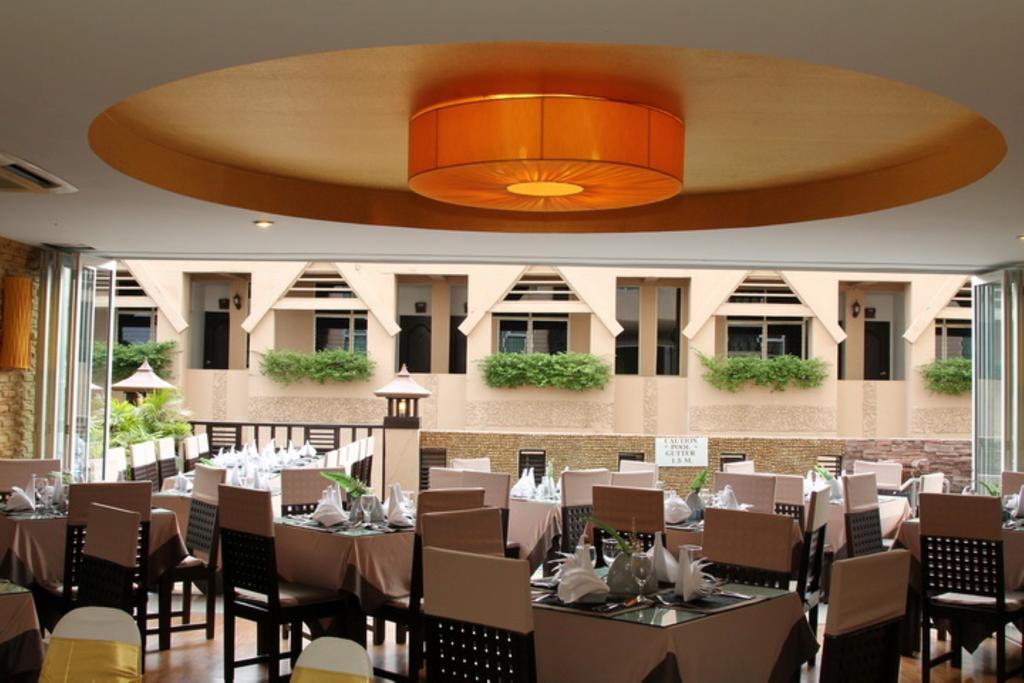 Maninarakorn Hotel Чиангмай Екстериор снимка