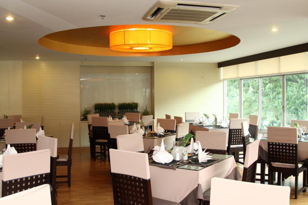 Maninarakorn Hotel Чиангмай Екстериор снимка