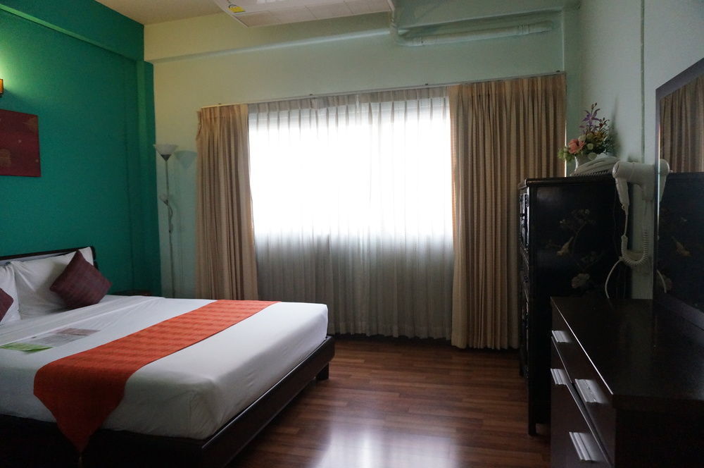 Maninarakorn Hotel Чиангмай Екстериор снимка