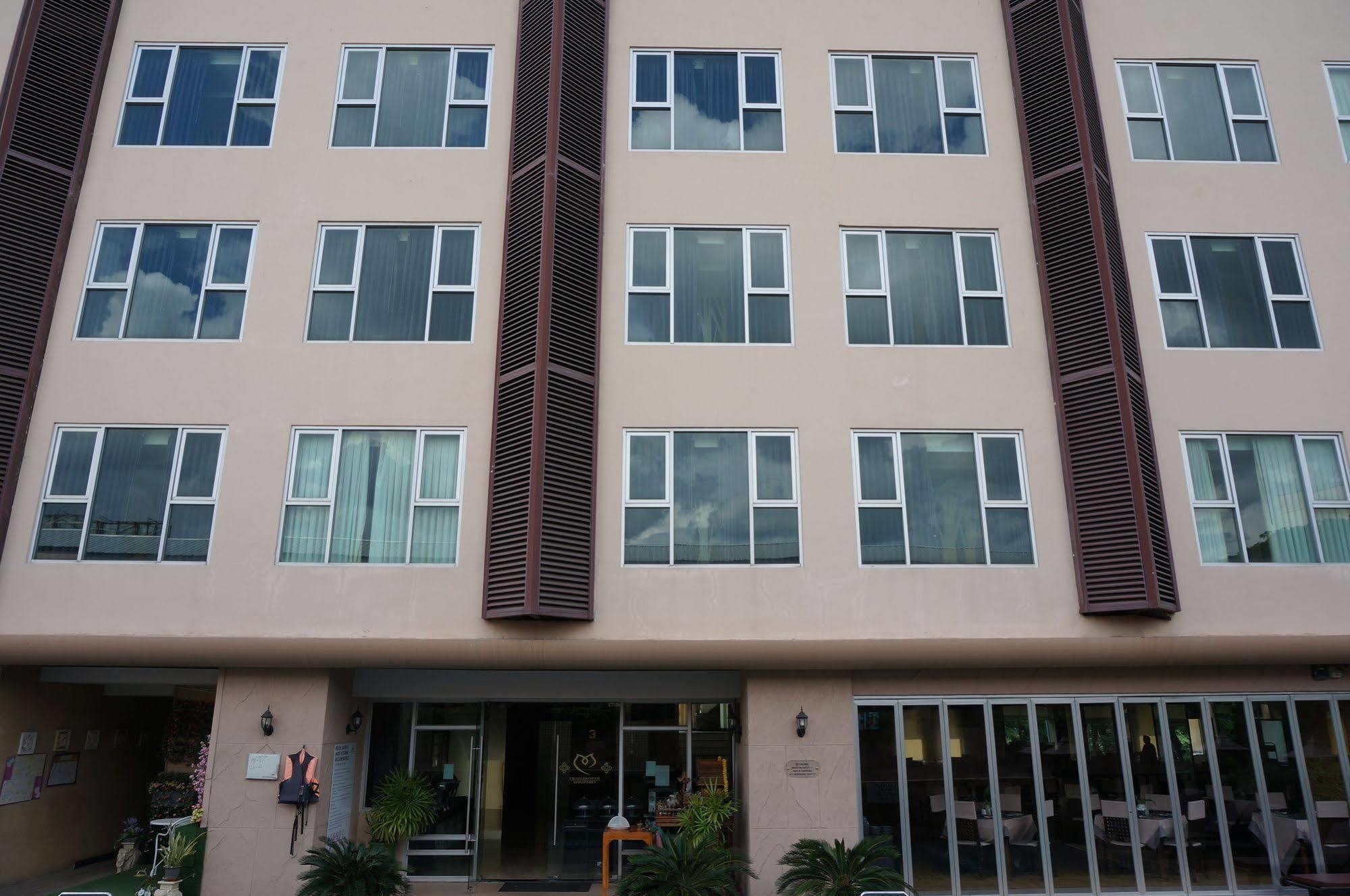 Maninarakorn Hotel Чиангмай Екстериор снимка