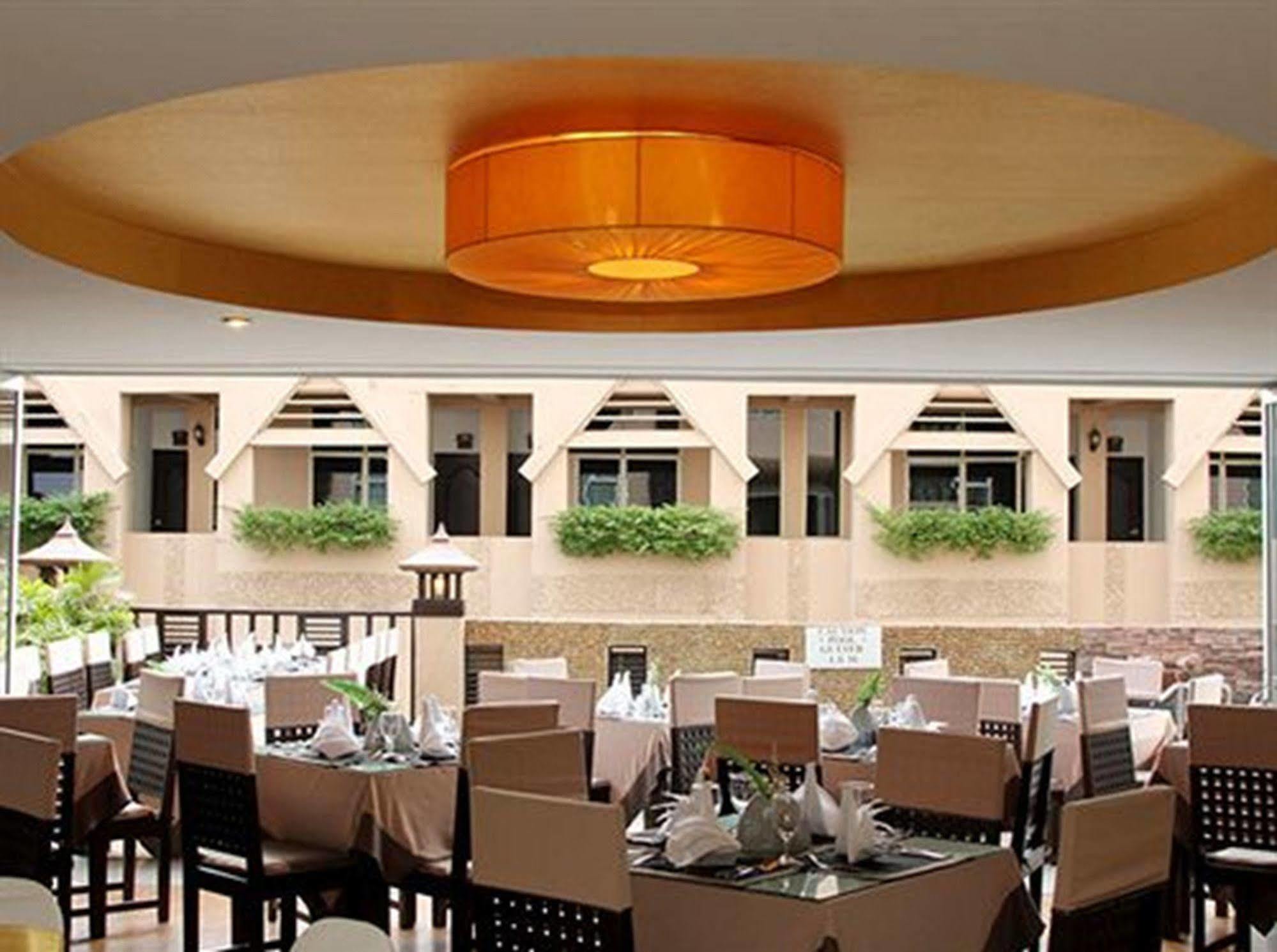 Maninarakorn Hotel Чиангмай Екстериор снимка