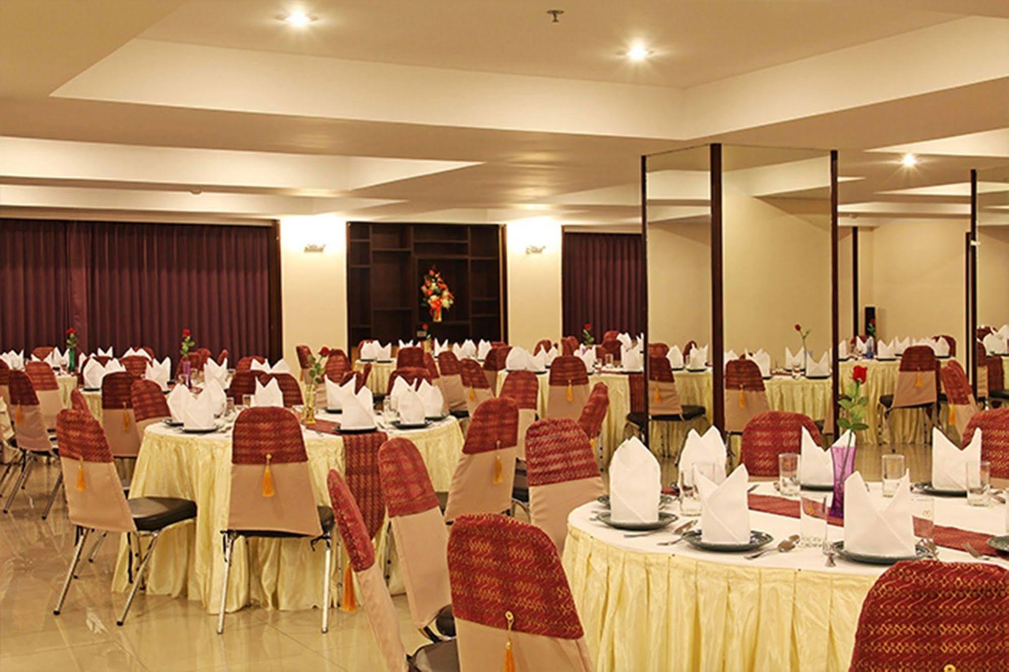 Maninarakorn Hotel Чиангмай Екстериор снимка